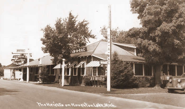 Tam-A-Rac Lodge (Tam-A-Rac Lounge, Tam-A-Rack) - Vintage Postcard (newer photo)